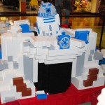 lego-r2-d2-sculpture-halfway-1 lego-r2-d2-sculpture-halfway-1